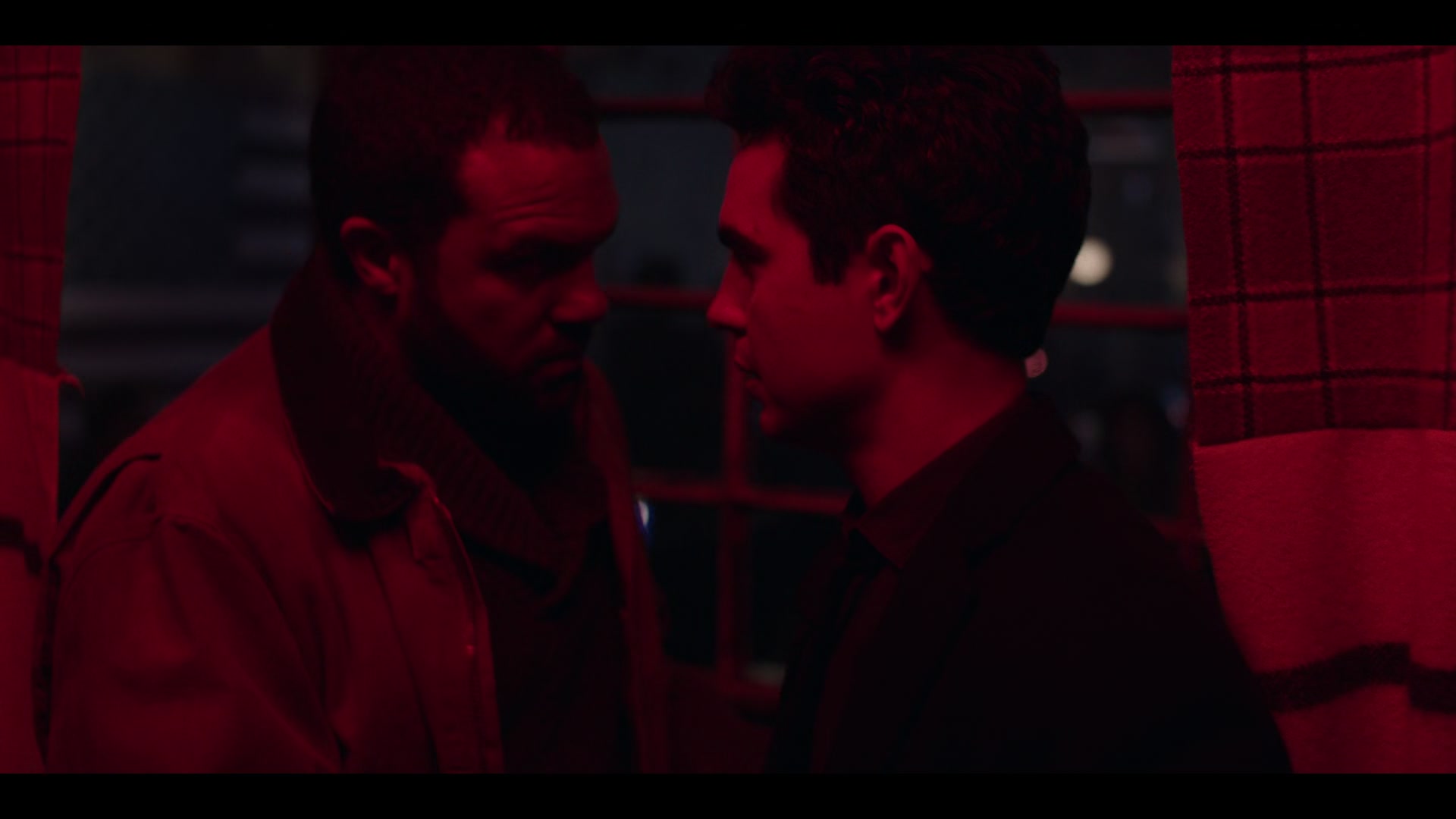 2x09_505.jpg