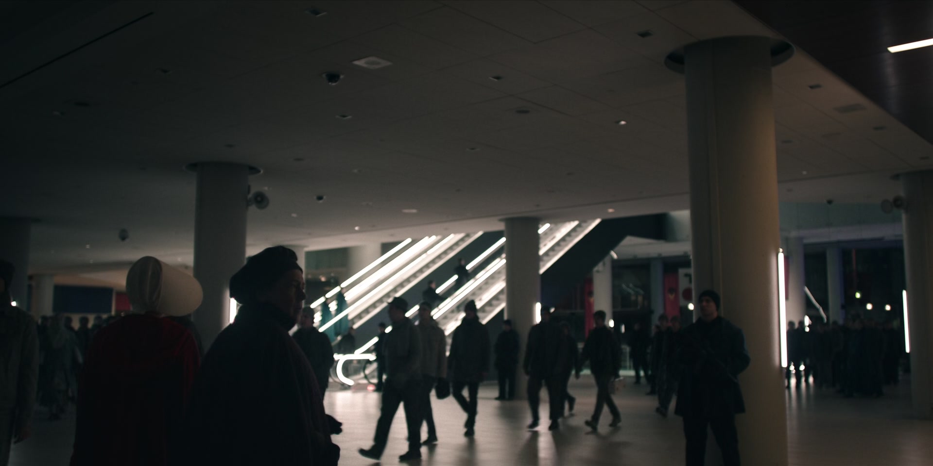 3x06_0103.jpg